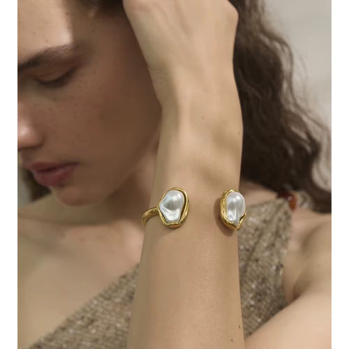 18K Open Bangle Baroque Pearl