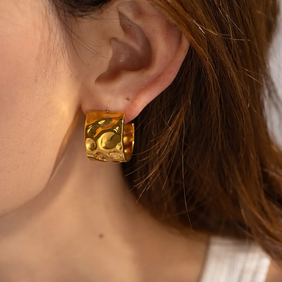 18K Thick Hammer C-Shaped Earrings