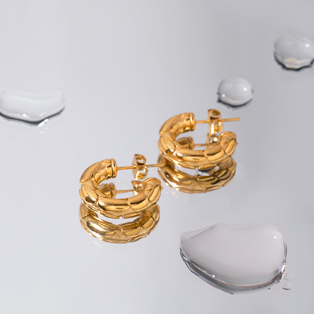 18K C-shaped Hoop Earrings