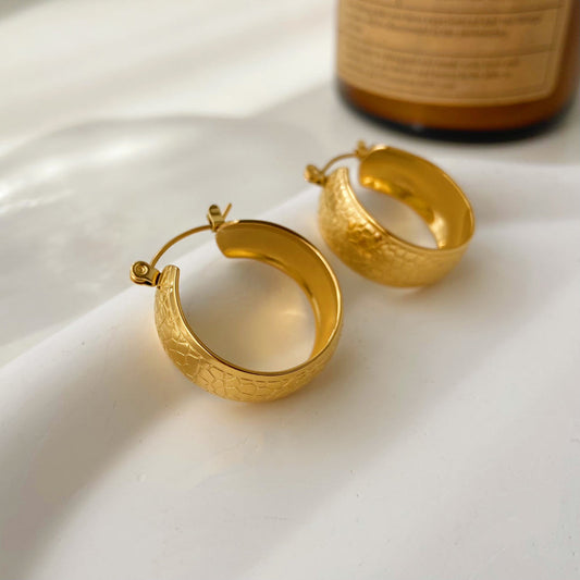 How to Choose the Perfect Pair of Gold Earrings for Every Occasion