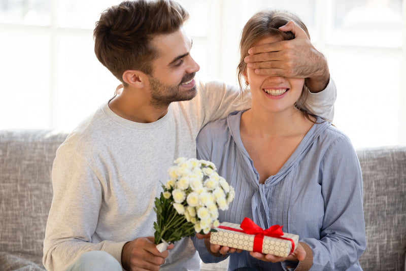 How to Surprise Your Girlfriend with the Perfect Pair of Earrings