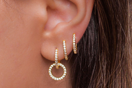 What are huggie earrings?