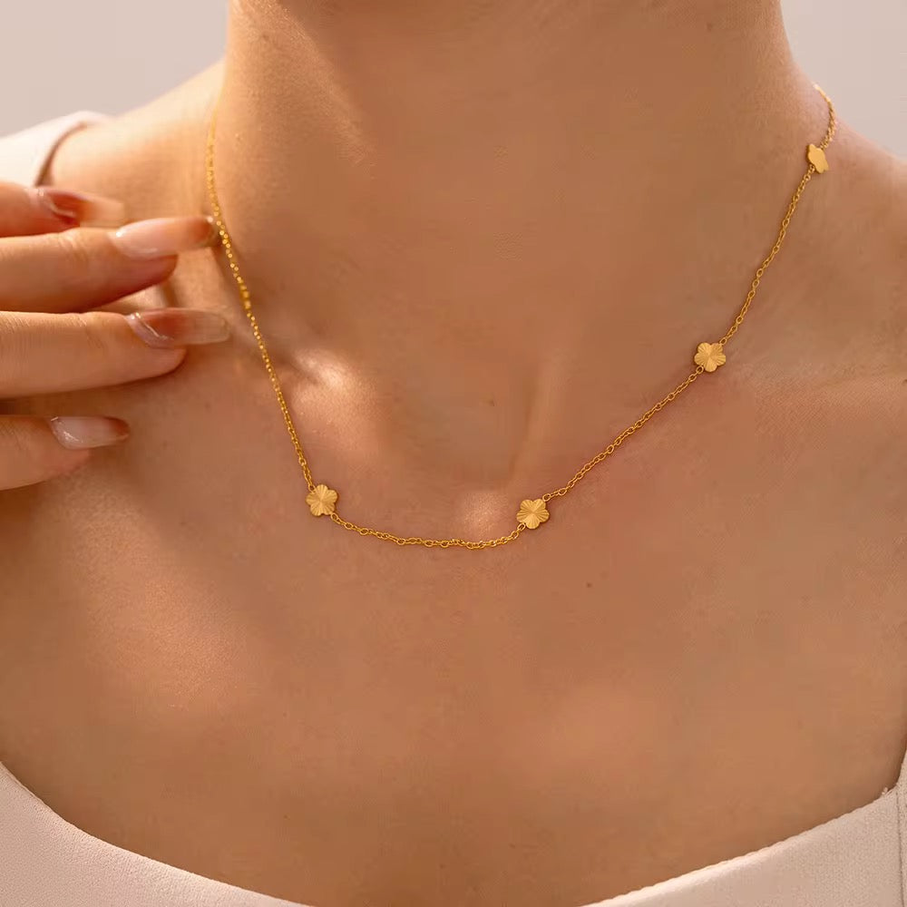 18K Gold Filled Dainty Flower Necklace