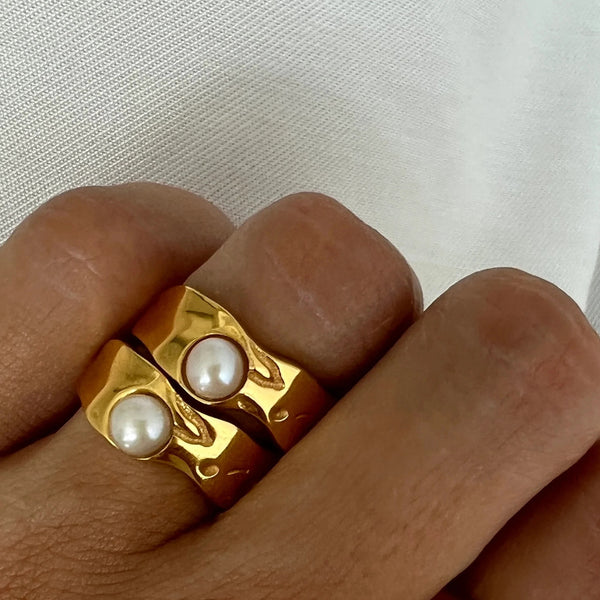 18K Pearl Band Ring