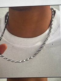 Edge Bar Necklace