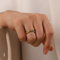 18K Criss Cross Open Ring