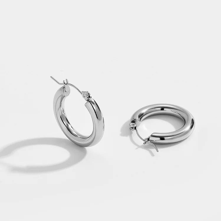Silver Classic 24MM Medium Hoops