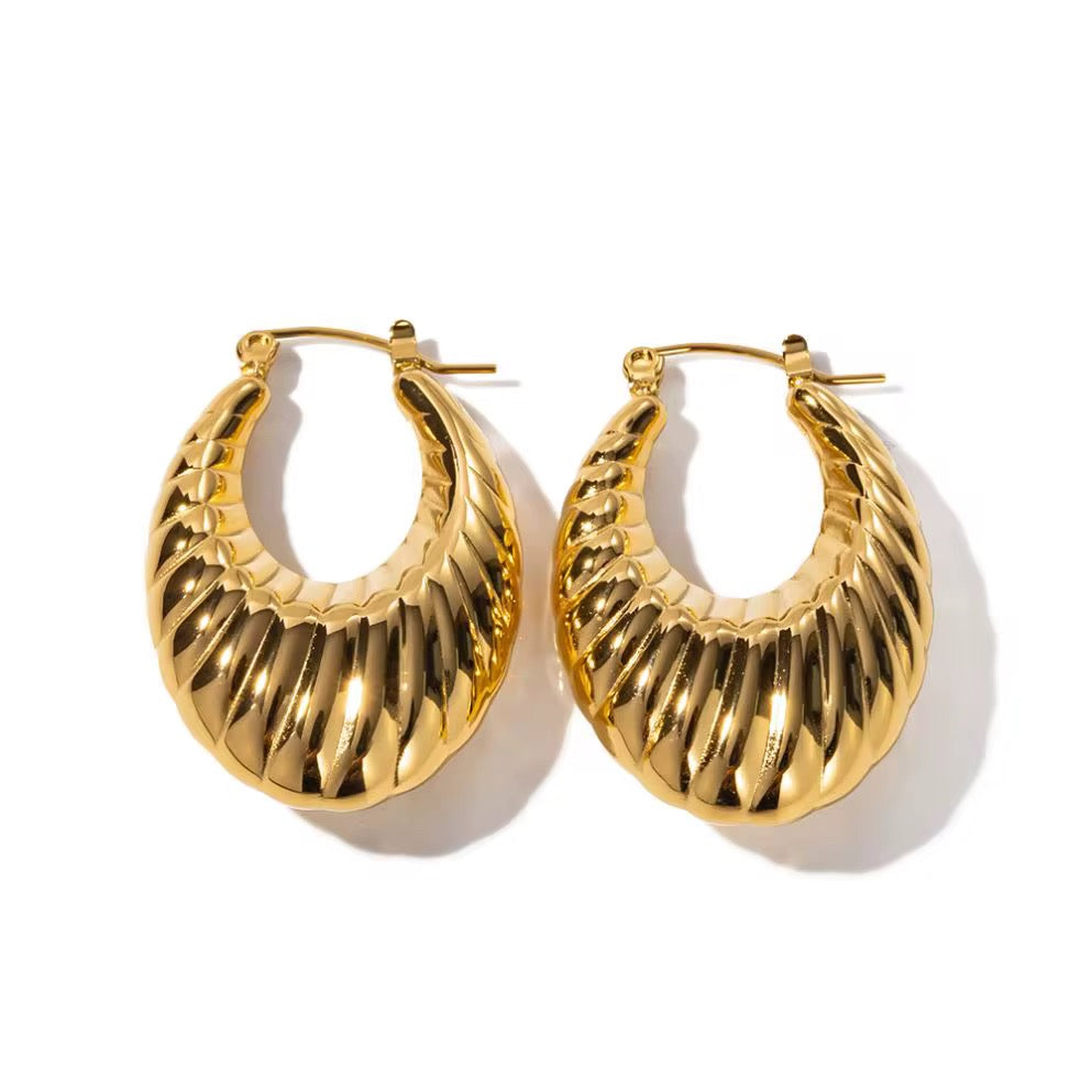 Oval Croissant Hoops in 18K Gold-Plating