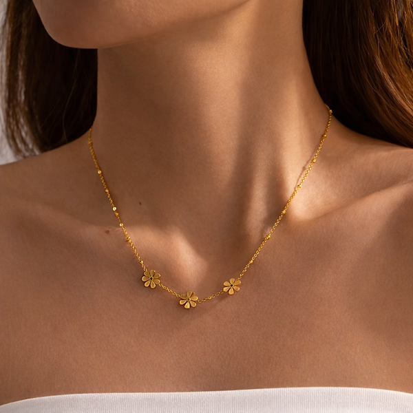 18K 3 Flowers Necklace