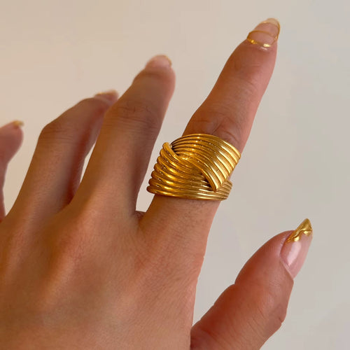 18K Swirl Knot Ring