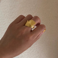 18K Swirl Knot Ring