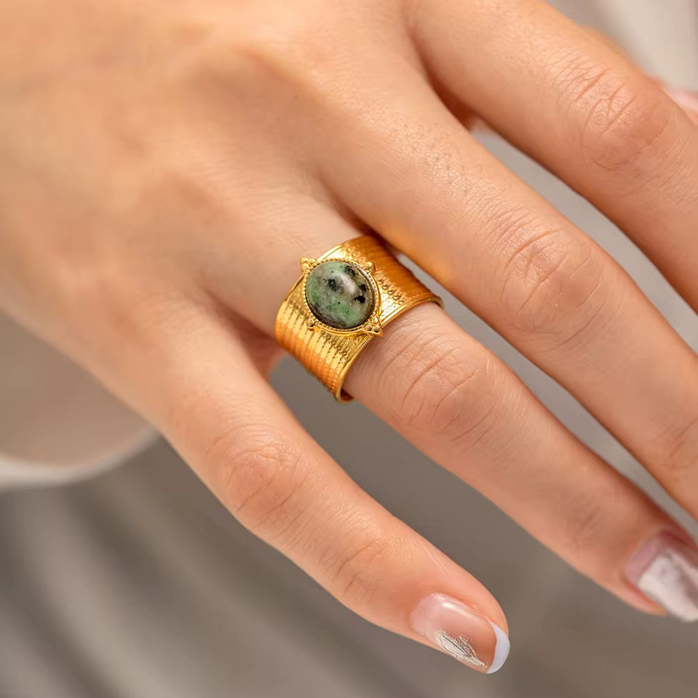 18K Green Stone Ring