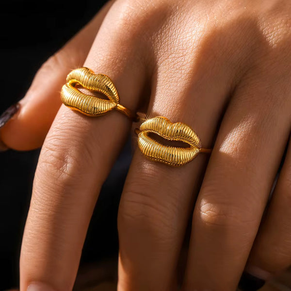 Luxe Lips Ring