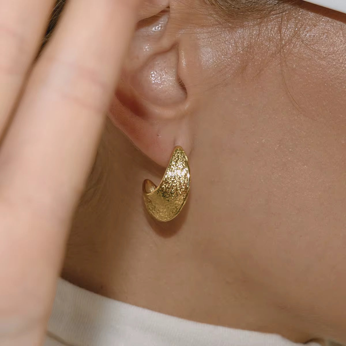 18K Hollow Textured Moon C Hoops