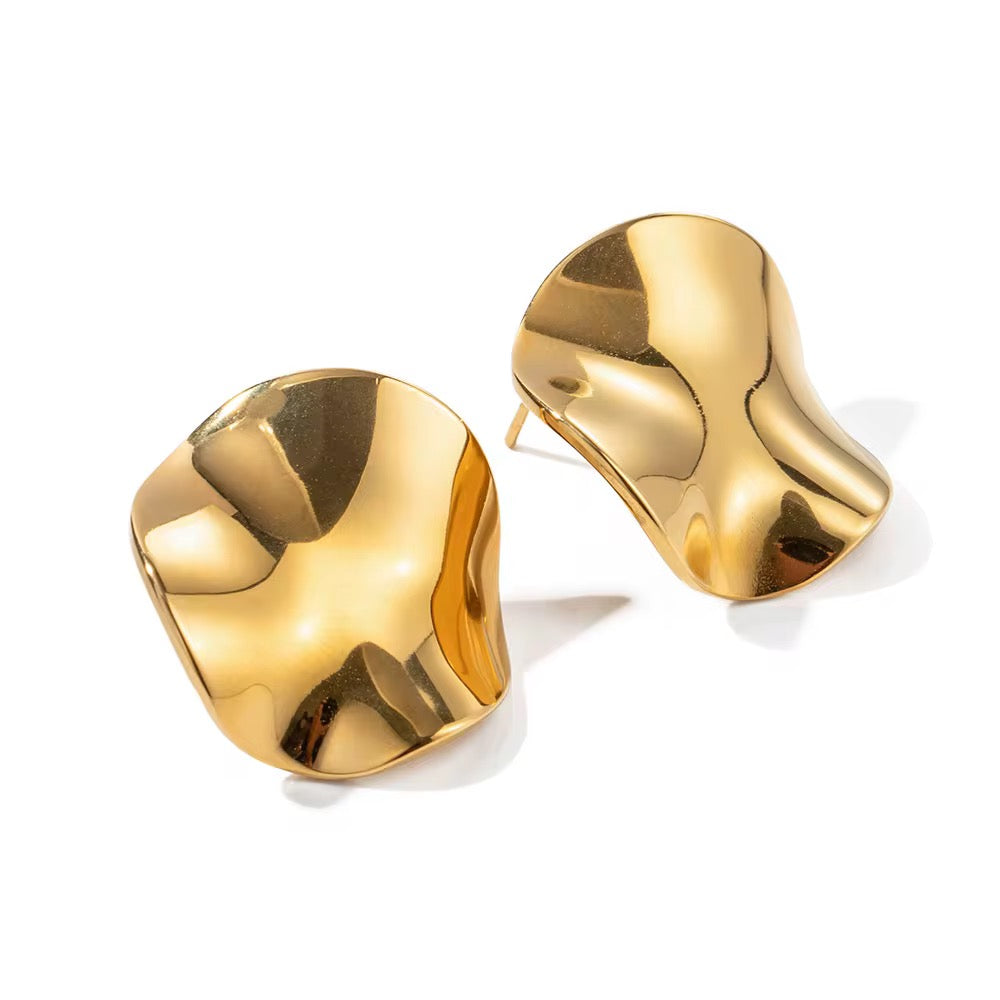 Wavy Square Studs in 18K Gold-Plating