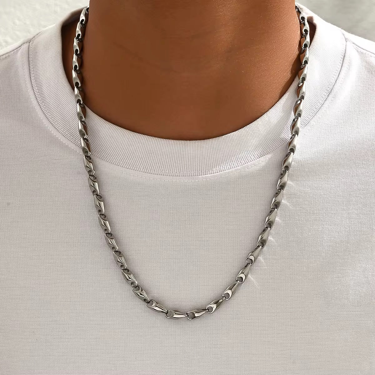 Edge Bar Necklace