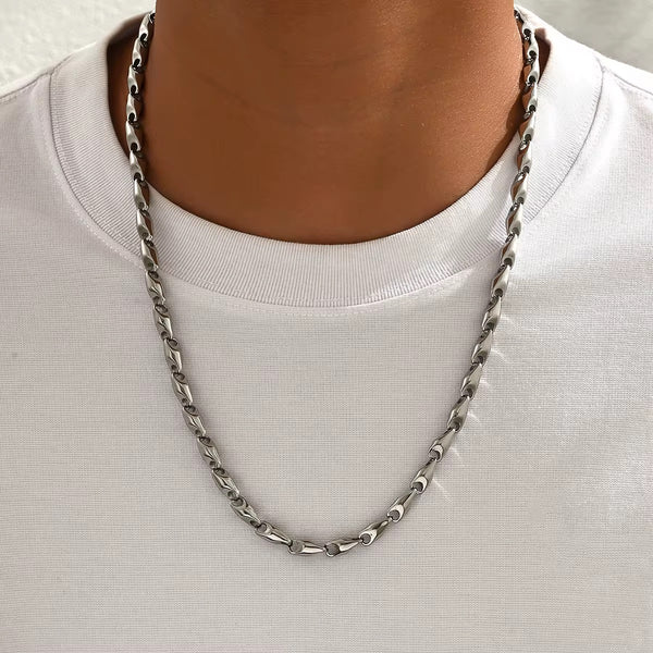 Edge Bar Necklace