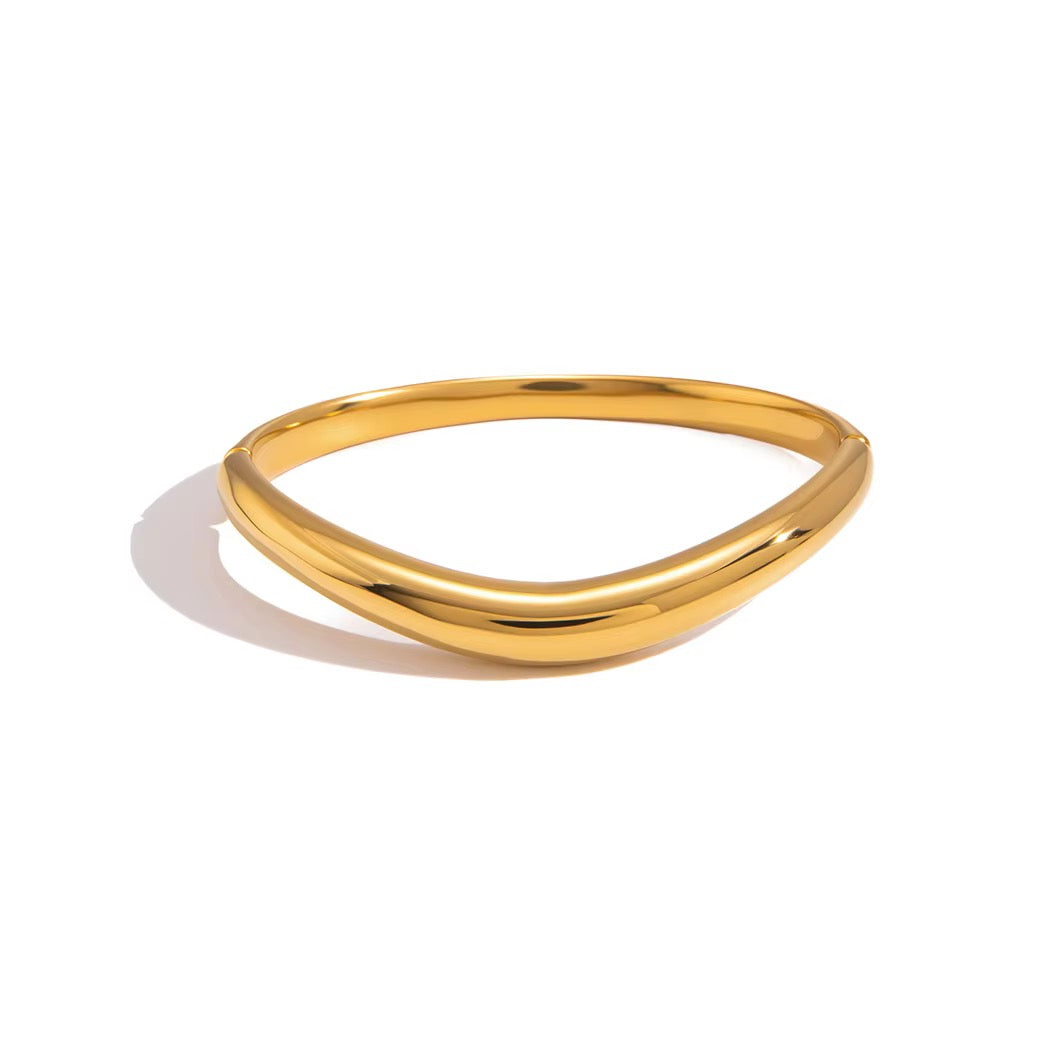 18K Smooth Irregular Shape Bangle