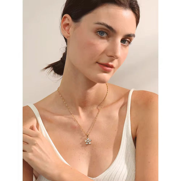 18K Star Flower Necklace