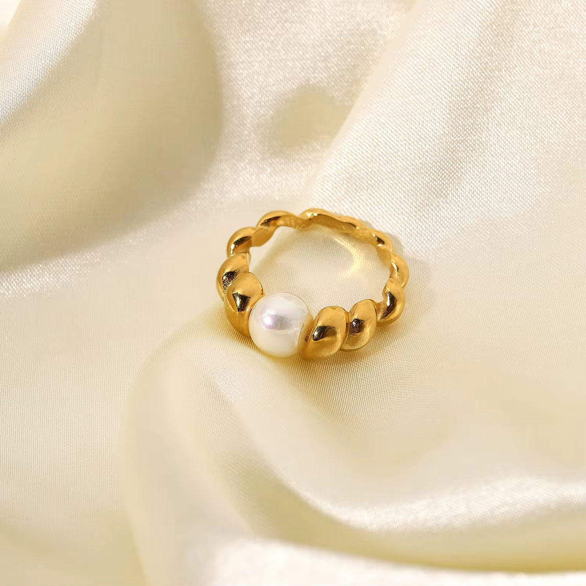 18K Croissant Pearl Ring