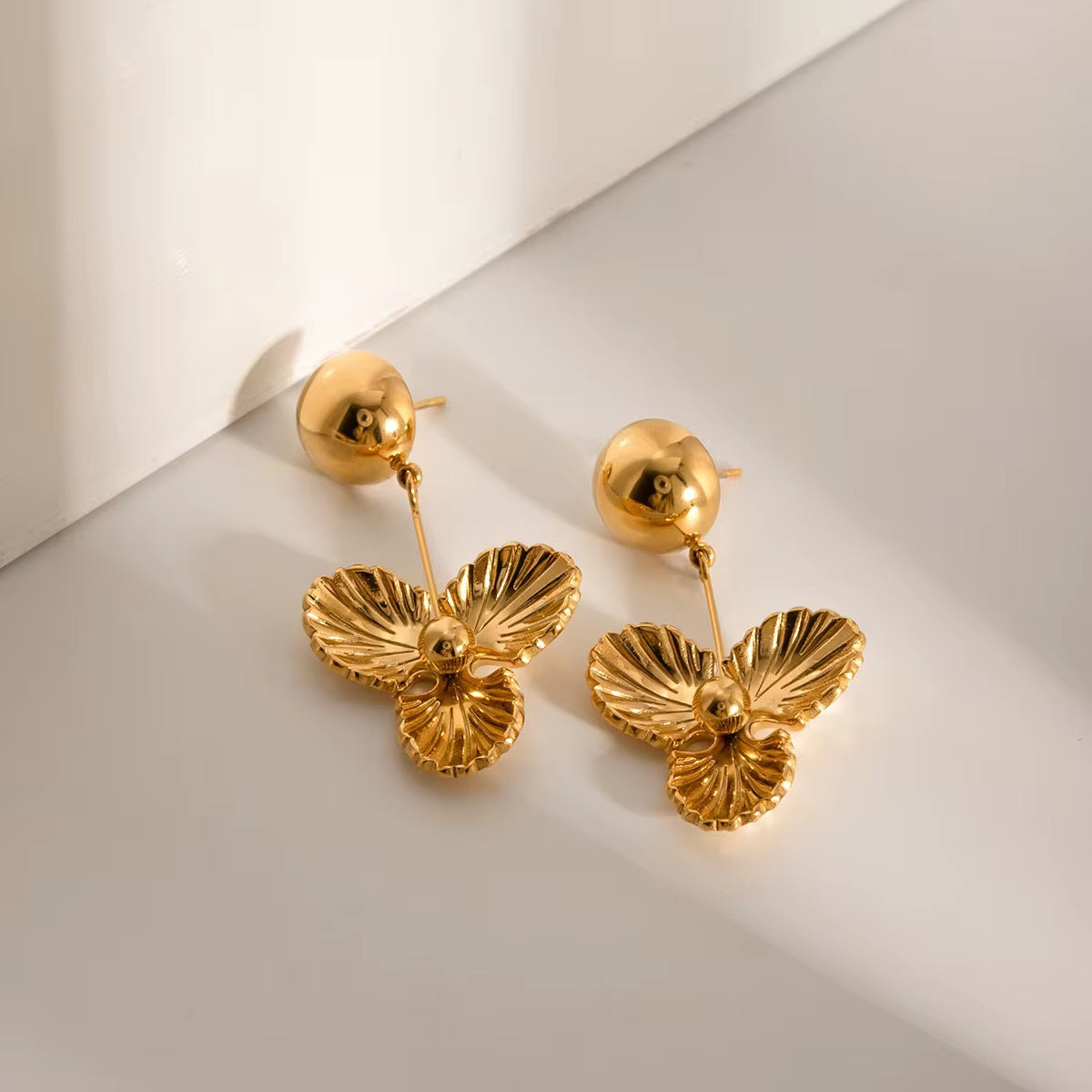 Ball Flower Drops in 18K Gold-Plating