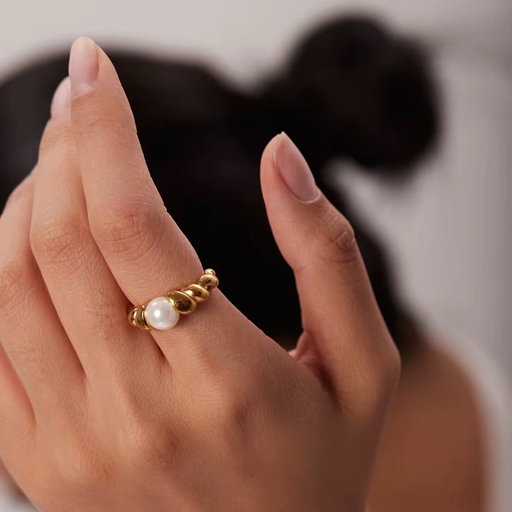 18K Croissant Pearl Ring