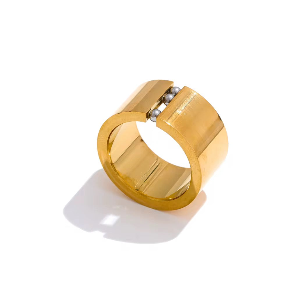 18K Dome Bead Lined Ring