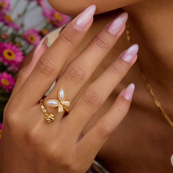 18K Butterfly White Shell Adjustable Ring