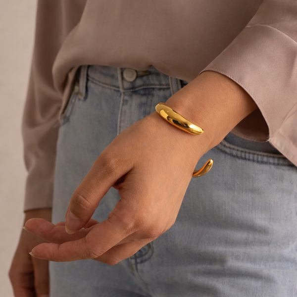 18K Lara Bangle