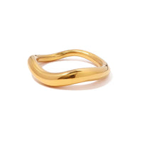 18K Smooth Wave Ring