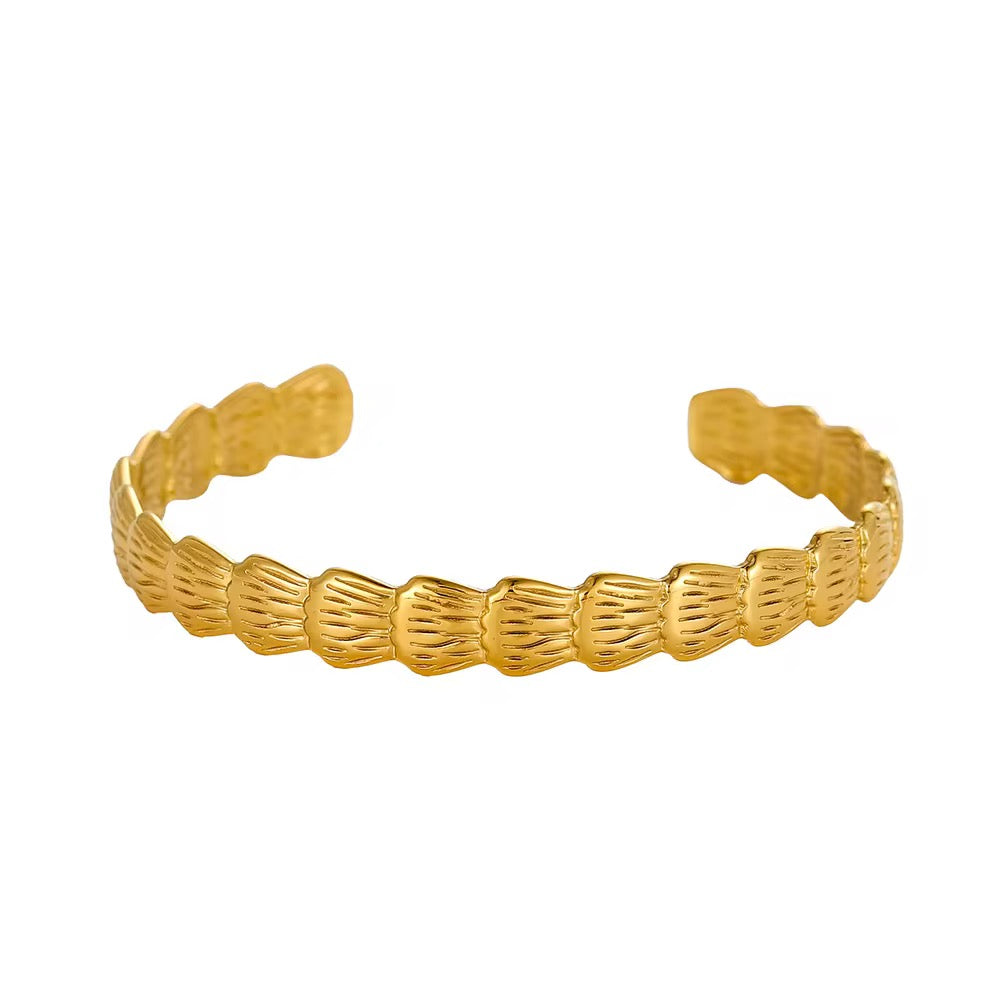18K Open Sea Shells Bangle