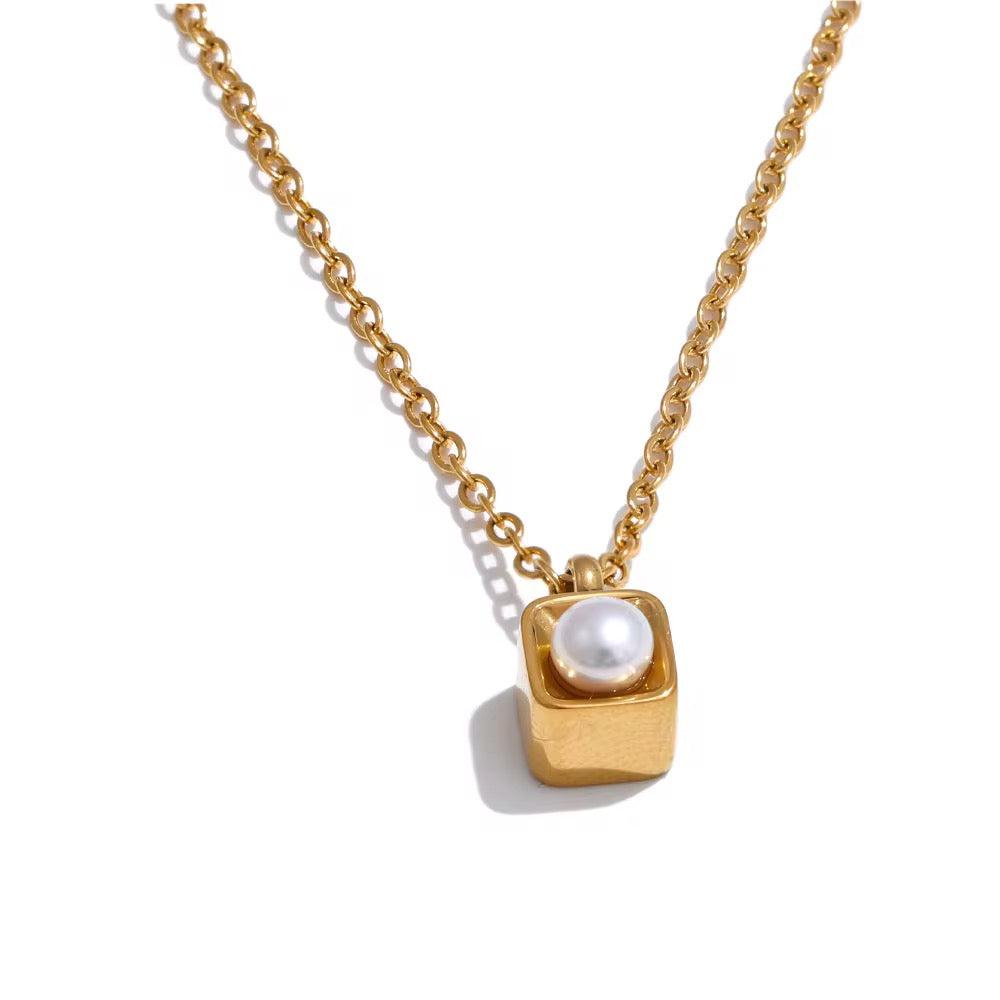 18K Dainty Square Heart Necklace