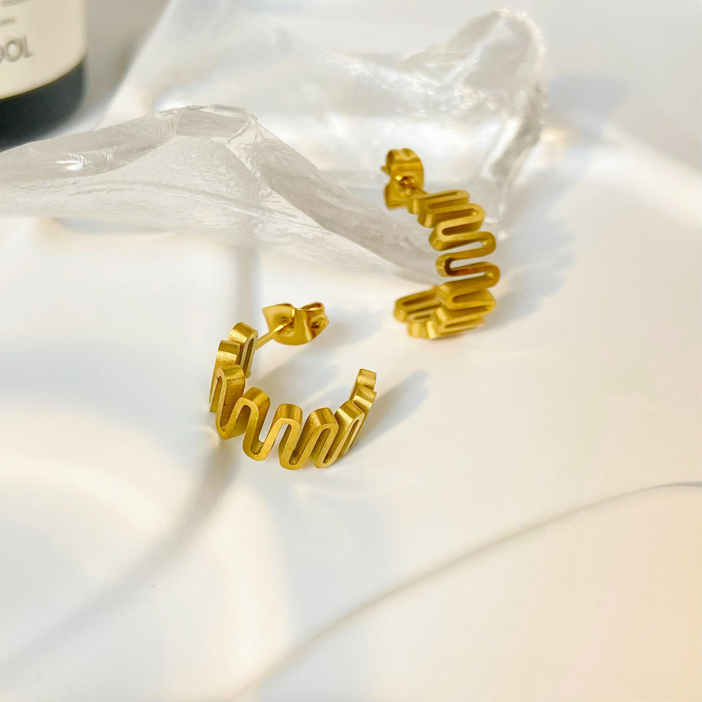 18K Mini Wave Lined C-shaped Earrings