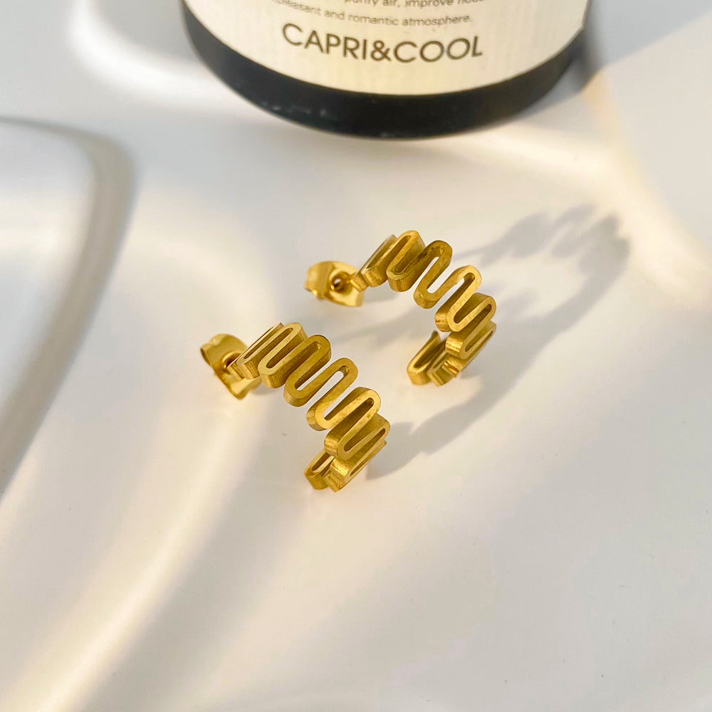 18K Mini Wave Lined C-shaped Earrings