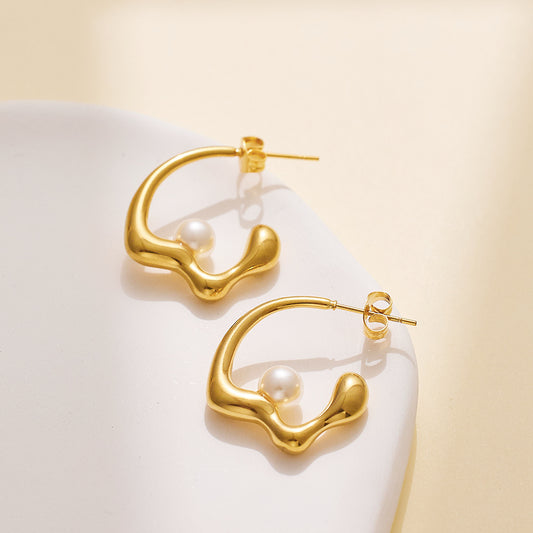 18K Pearl Wavy C Hoops