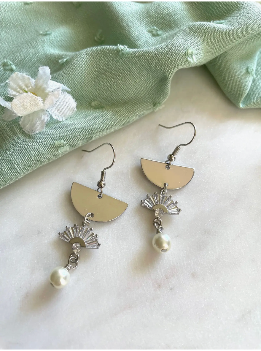 Esmeralda Fan Rhinestones and Pearl Earrings